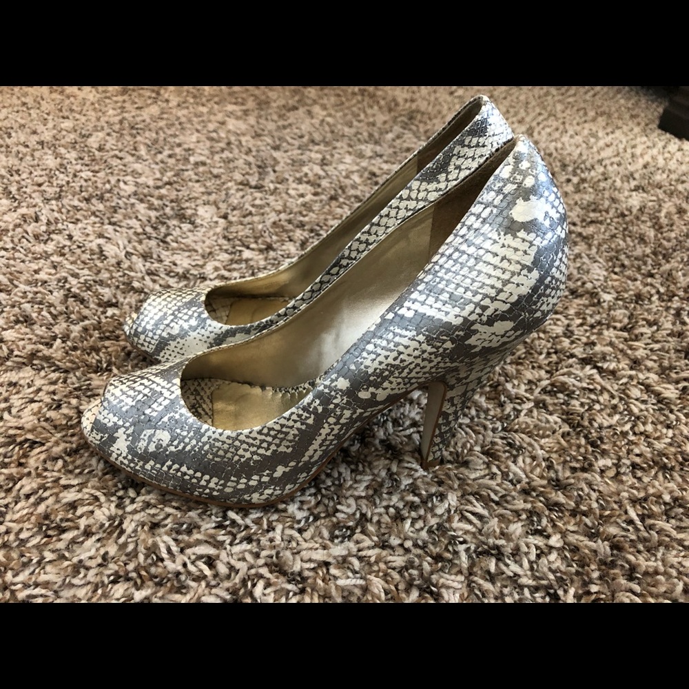 Women’s Jessica Simpson peep toes
